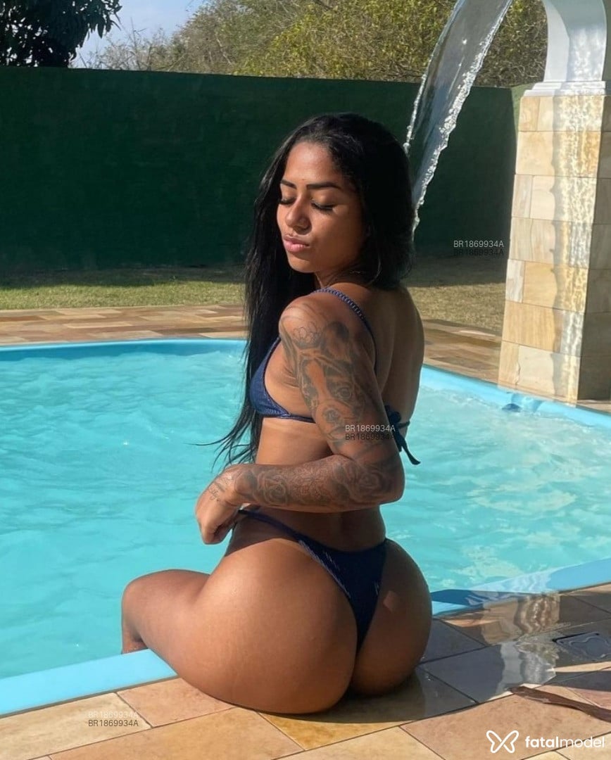 Acompanhante mulher com cabelo colorido de olhos pretos em Salvador - Mayara