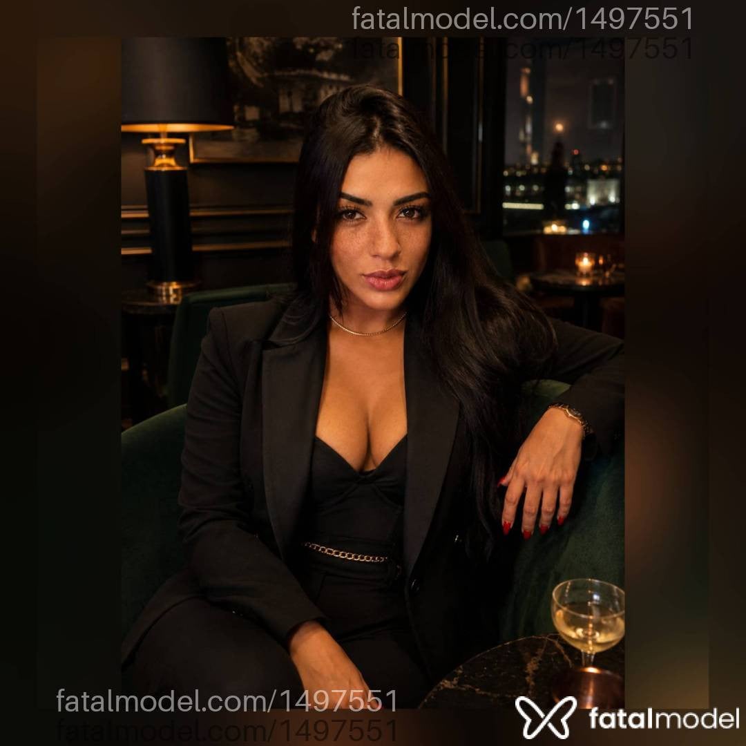 Acompanhante mulher com cabelo castanho de olhos castanhos - Alice Alencar