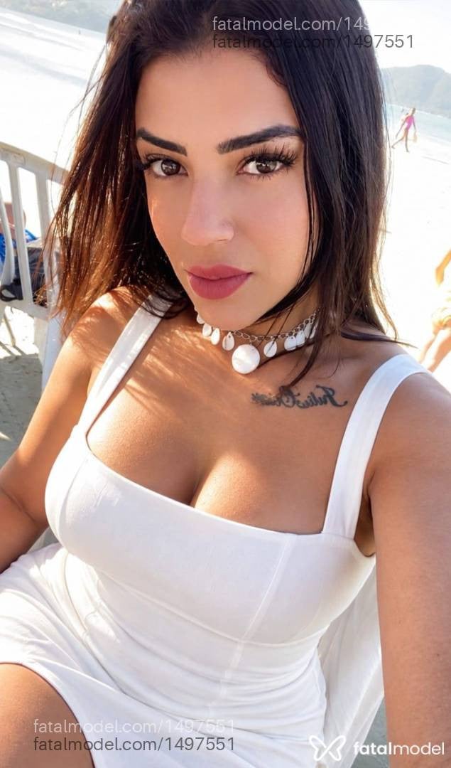 Acompanhante mulher com cabelo castanho de olhos castanhos - Alice Alencar