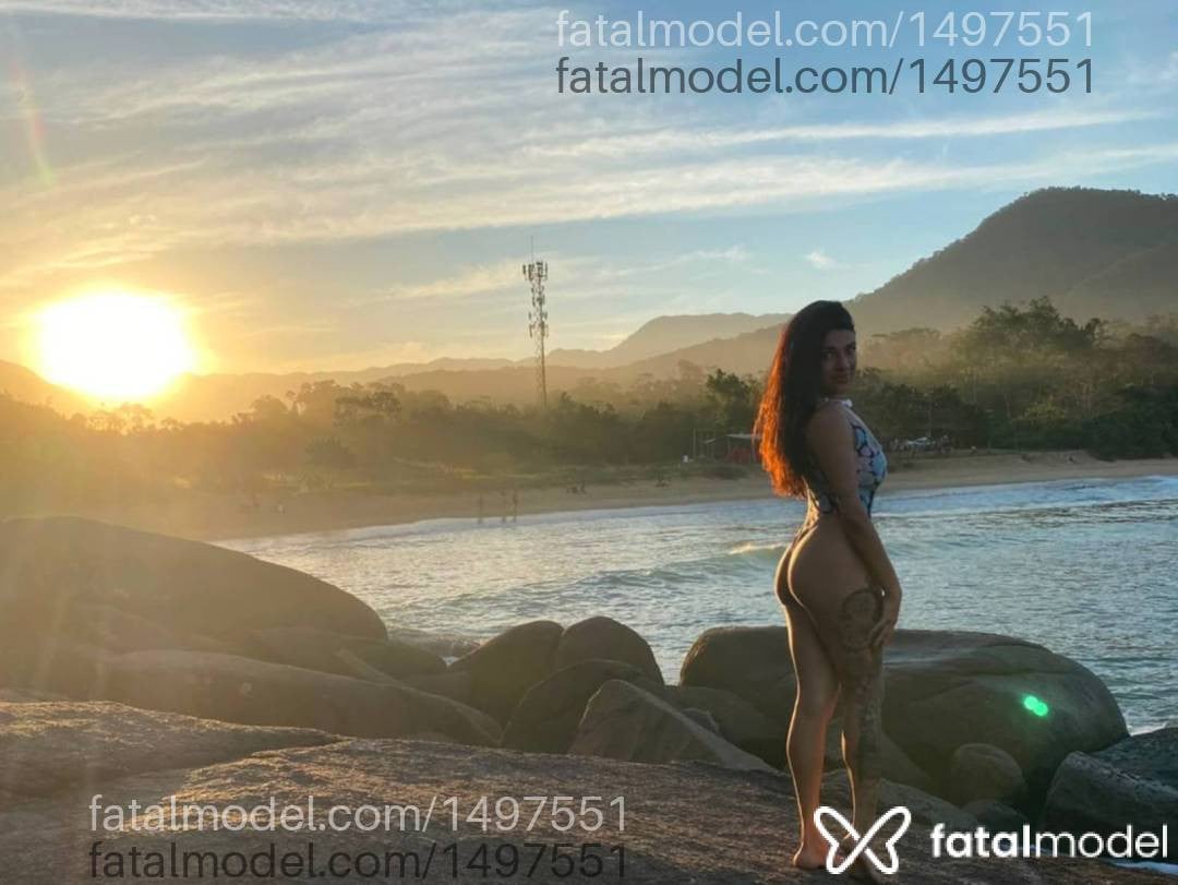 Acompanhante mulher com cabelo castanho de olhos castanhos - Alice Alencar