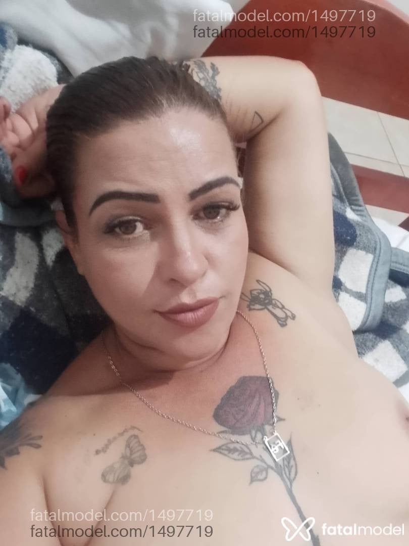 Acompanhante mulher com cabelo castanho de olhos mel em Catalão - Dêni Silva