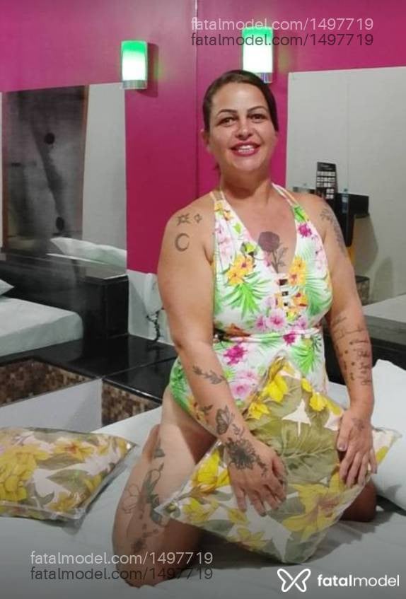 Acompanhante mulher com cabelo castanho de olhos mel em Catalão - Dêni Silva