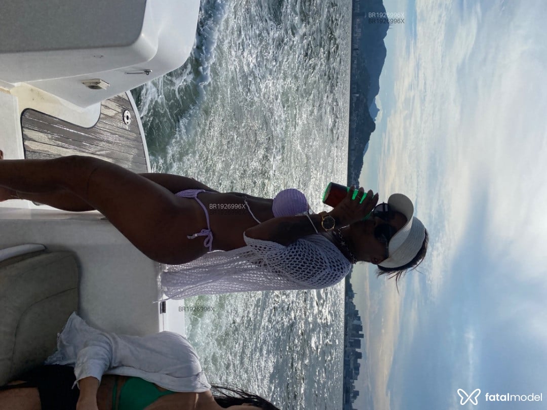 Acompanhante mulher morena (o) de olhos castanhos em Rio de Janeiro Acompanhante mulher morena (o) de olhos castanhos em Rio de Janeiro - Nic Santos