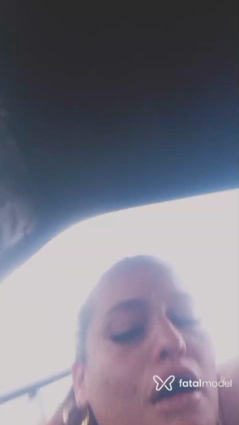 Acompanhante mulher ruiva (o) de olhos castanhos - Zarah Gucci