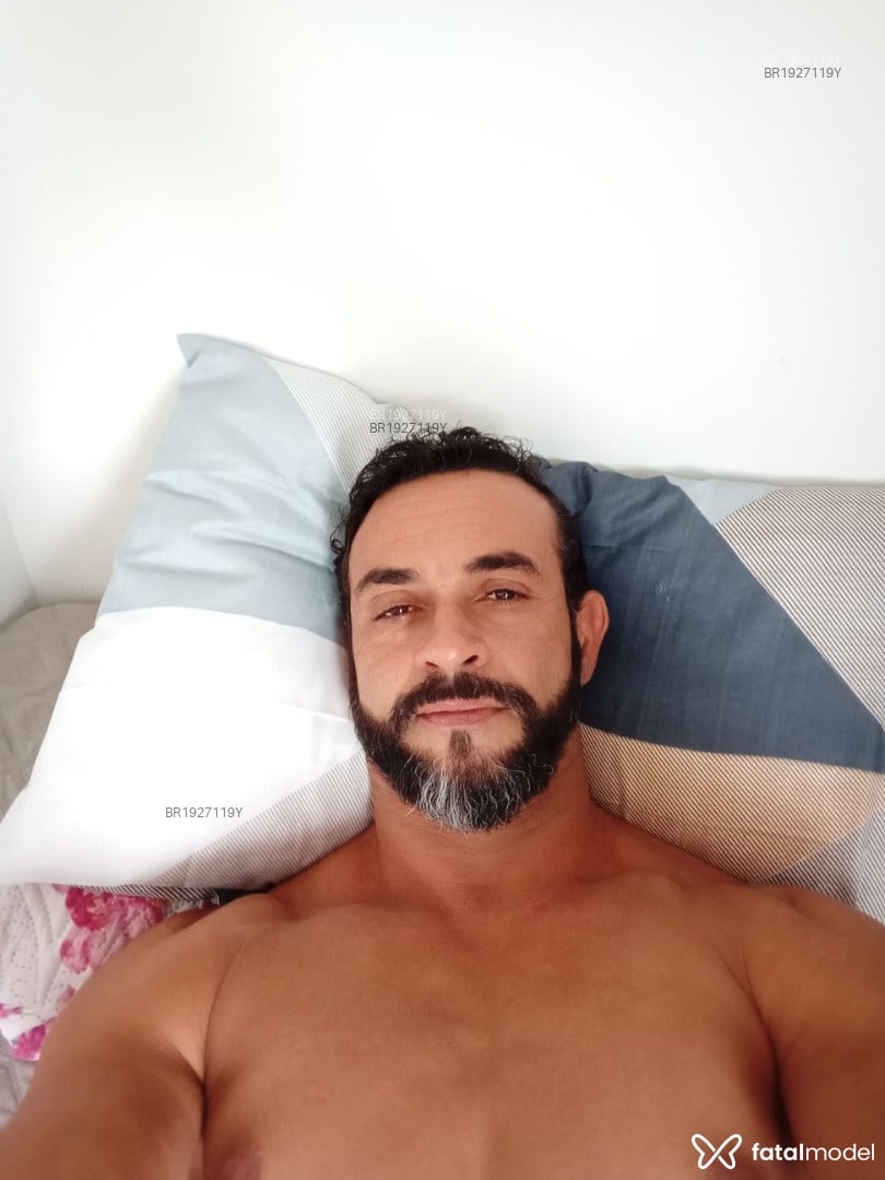 Acompanhante homem com cabelo castanho de olhos castanhos em Balneário Camboriú - Leandro