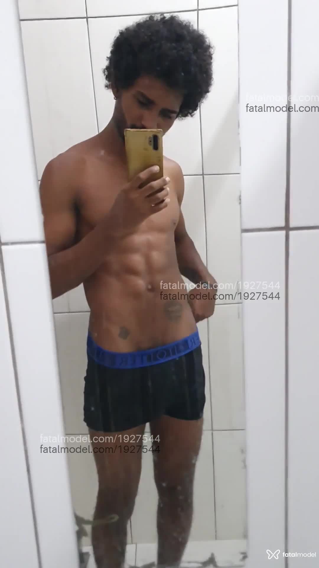 Acompanhante homem morena (o) de olhos pretos em Virtual Acompanhante homem morena (o) de olhos pretos em Virtual - Willam