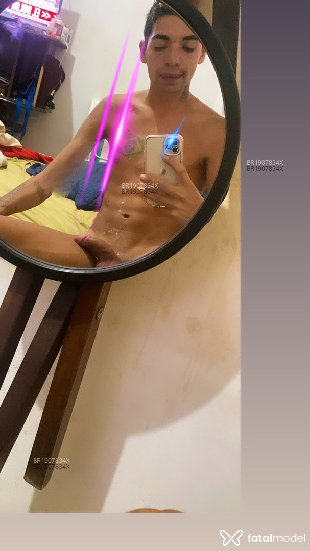 Acompanhante homem com cabelo colorido de olhos pretos em Rio de Janeiro - Augusto