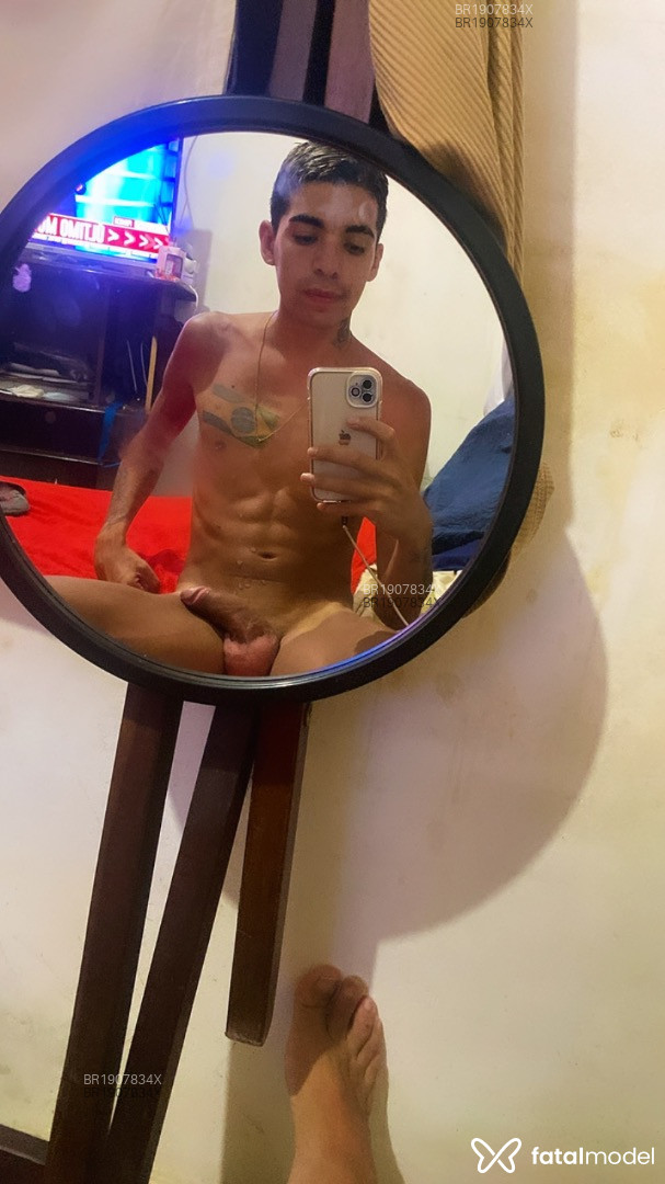 Acompanhante homem com cabelo colorido de olhos pretos em Rio de Janeiro - Augusto
