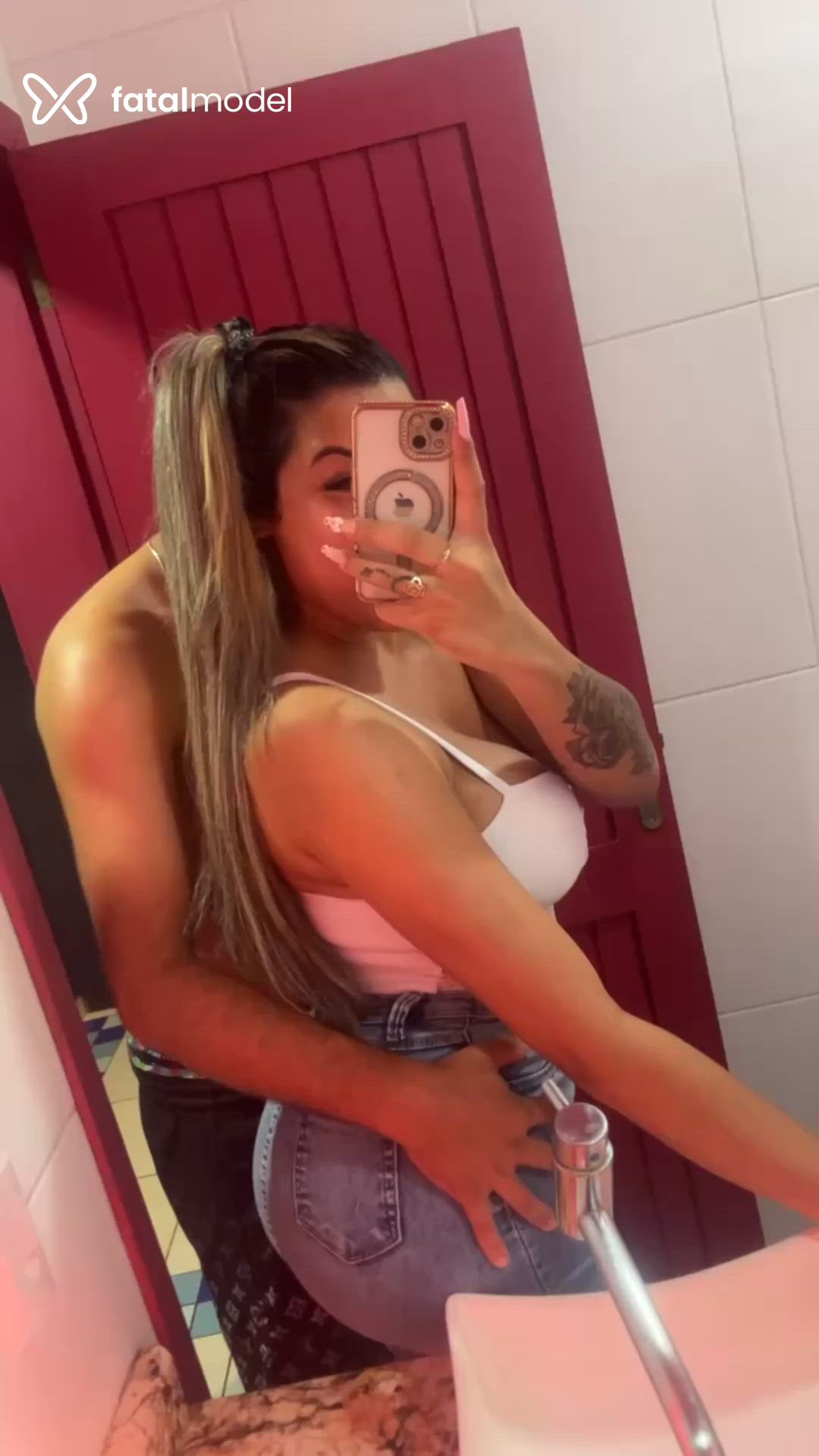 Acompanhante travesti loira (o) de olhos castanhos - Mel Ferrari
