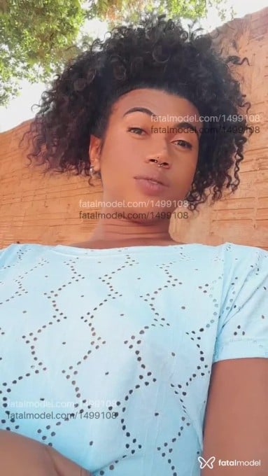 Acompanhante mulher trans com cabelo grisalho de olhos pretos em Campo Grande - Vitorya Alves