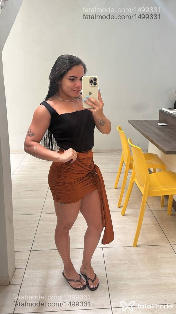 Acompanhante mulher morena (o) de olhos castanhos - Merly Tavares