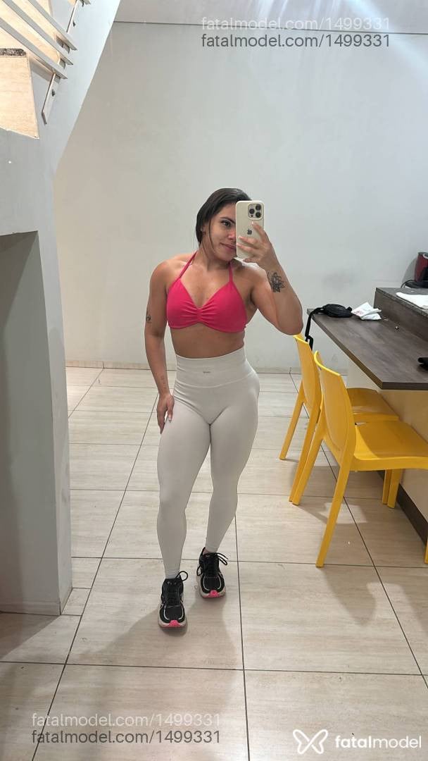 Acompanhante mulher morena (o) de olhos castanhos - Merly Tavares