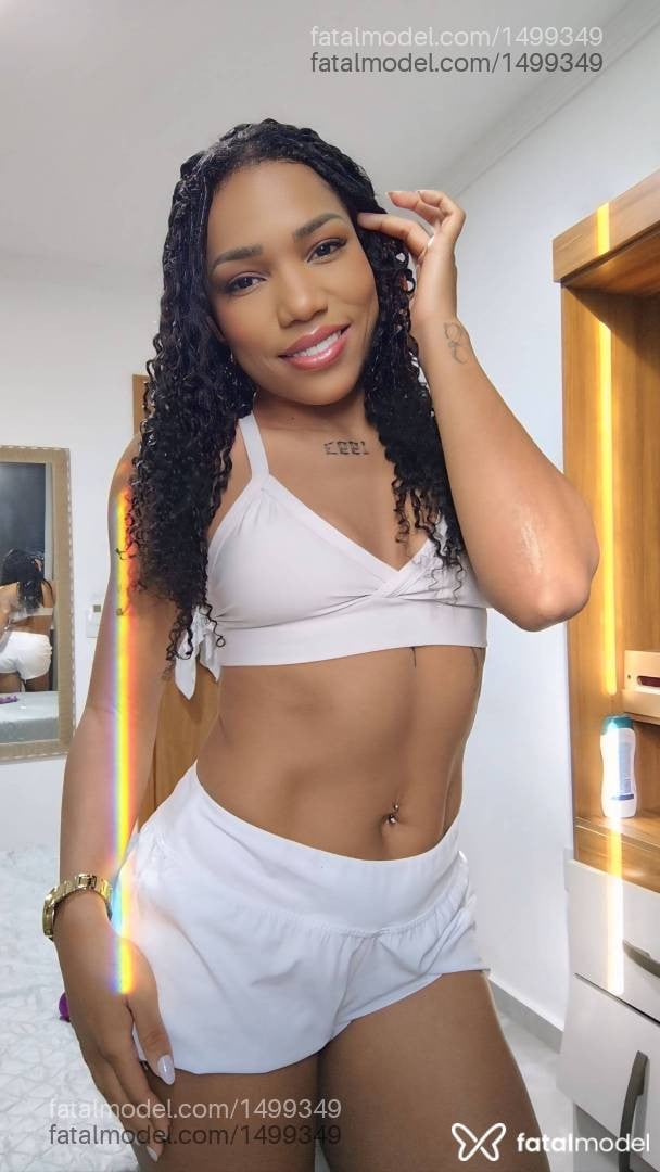 Acompanhante mulher com cabelo castanho de olhos verdes - Sthefany Vidal