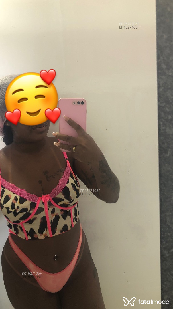 Acompanhante mulher com cabelo castanho de olhos castanhos em Ilhéus Acompanhante mulher com cabelo castanho de olhos castanhos em Ilhéus - Penélope