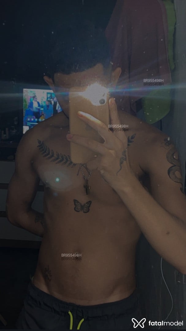 Acompanhante homem com cabelo castanho de olhos castanhos em Recife Acompanhante homem com cabelo castanho de olhos castanhos em Recife - Lucas Lima