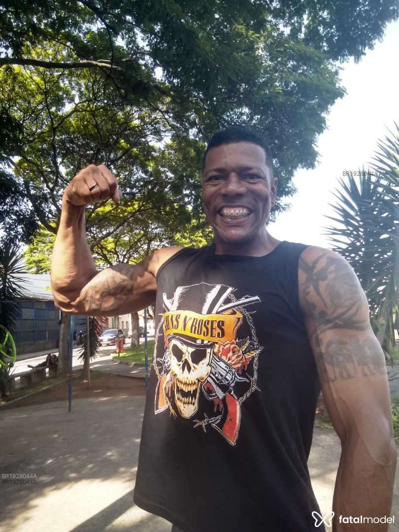 Acompanhante homem morena (o) de olhos castanhos em Juiz de Fora - Loppo