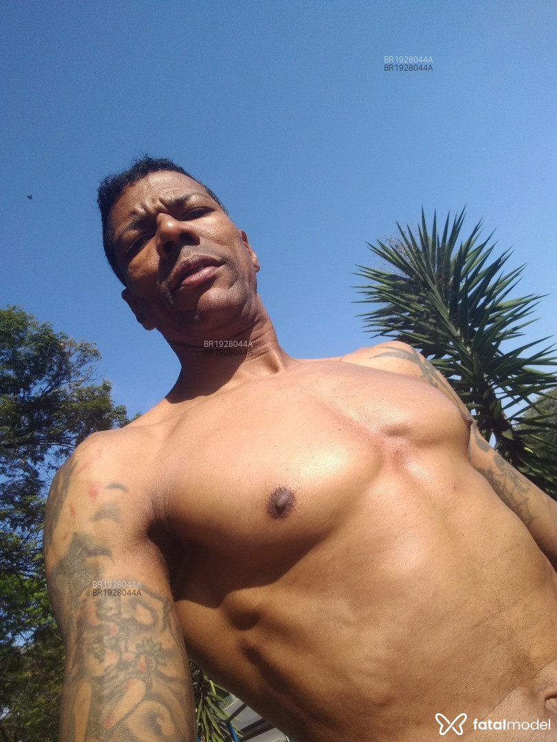 Acompanhante homem morena (o) de olhos castanhos em Juiz de Fora - Loppo