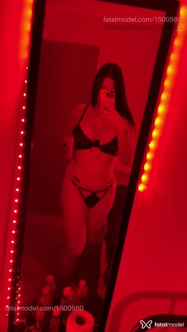 Acompanhante mulher trans com cabelo castanho de olhos mel - Amanda Konrath