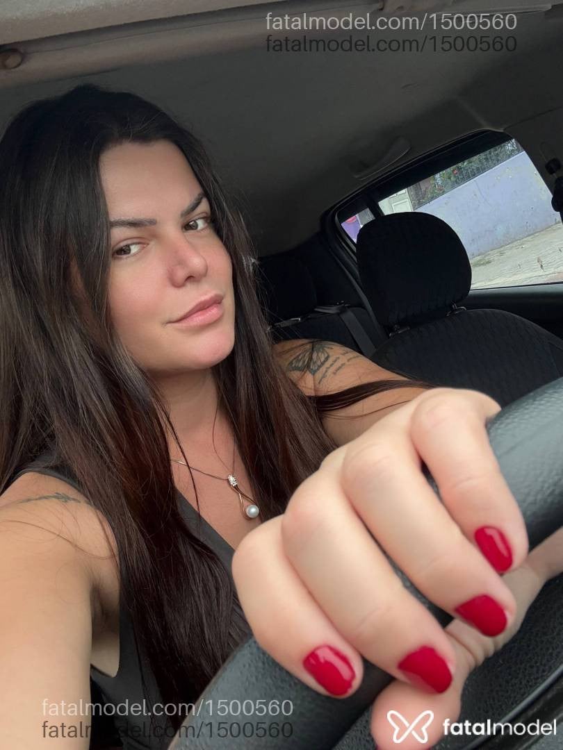 Acompanhante mulher trans com cabelo castanho de olhos mel - Amanda Konrath