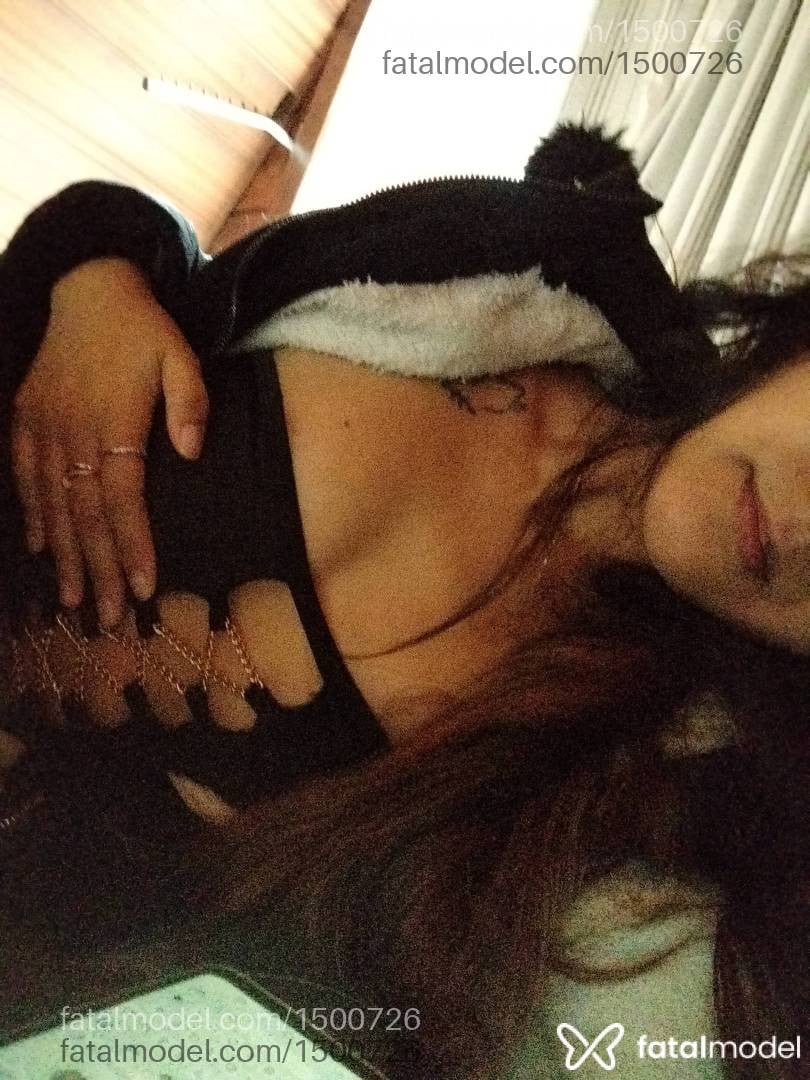 Acompanhante mulher com cabelo castanho de olhos azuis - Karol