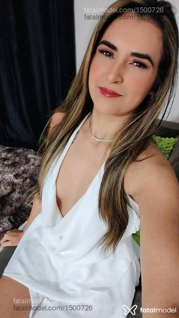 Acompanhante mulher com cabelo castanho de olhos azuis - Karol