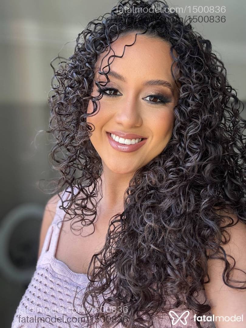 Acompanhante mulher com cabelo castanho de olhos castanhos - IVY BELAA