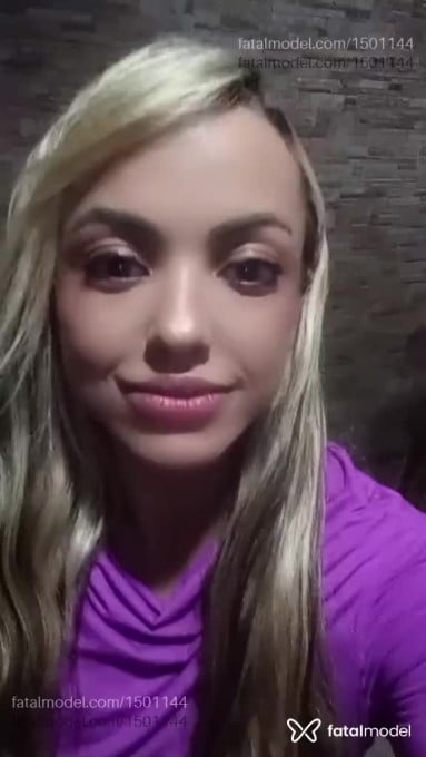 Acompanhante mulher loira (o) de olhos castanhos - Laura Demontier