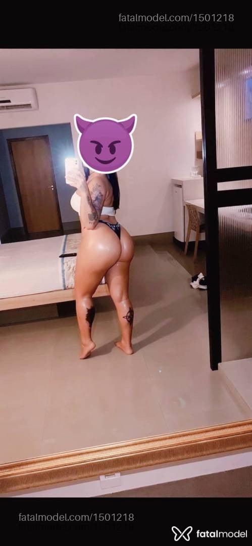 Acompanhante travesti loira (o) de olhos mel - Marina aPantera
