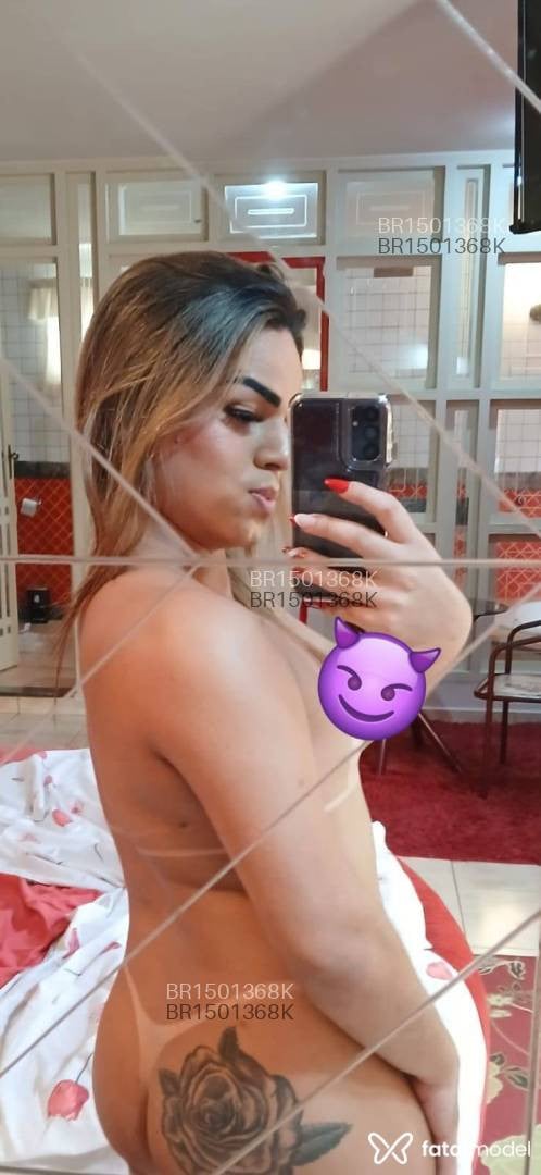 Acompanhante travesti loira (o) de olhos castanhos - Lauane
