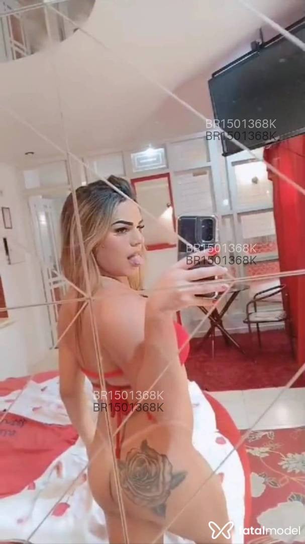 Acompanhante travesti loira (o) de olhos castanhos - Lauane