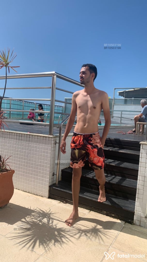 Acompanhante homem morena (o) de olhos castanhos em Custódia Acompanhante homem morena (o) de olhos castanhos em Custódia - Alberto