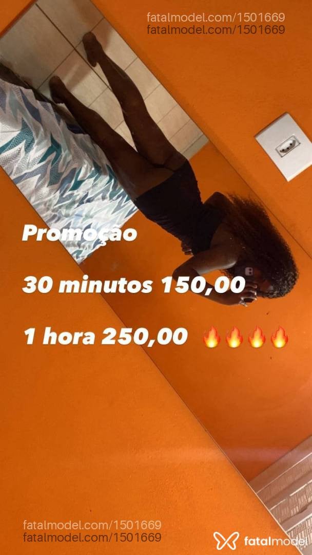 Acompanhante mulher com cabelo castanho de olhos mel - Lolah