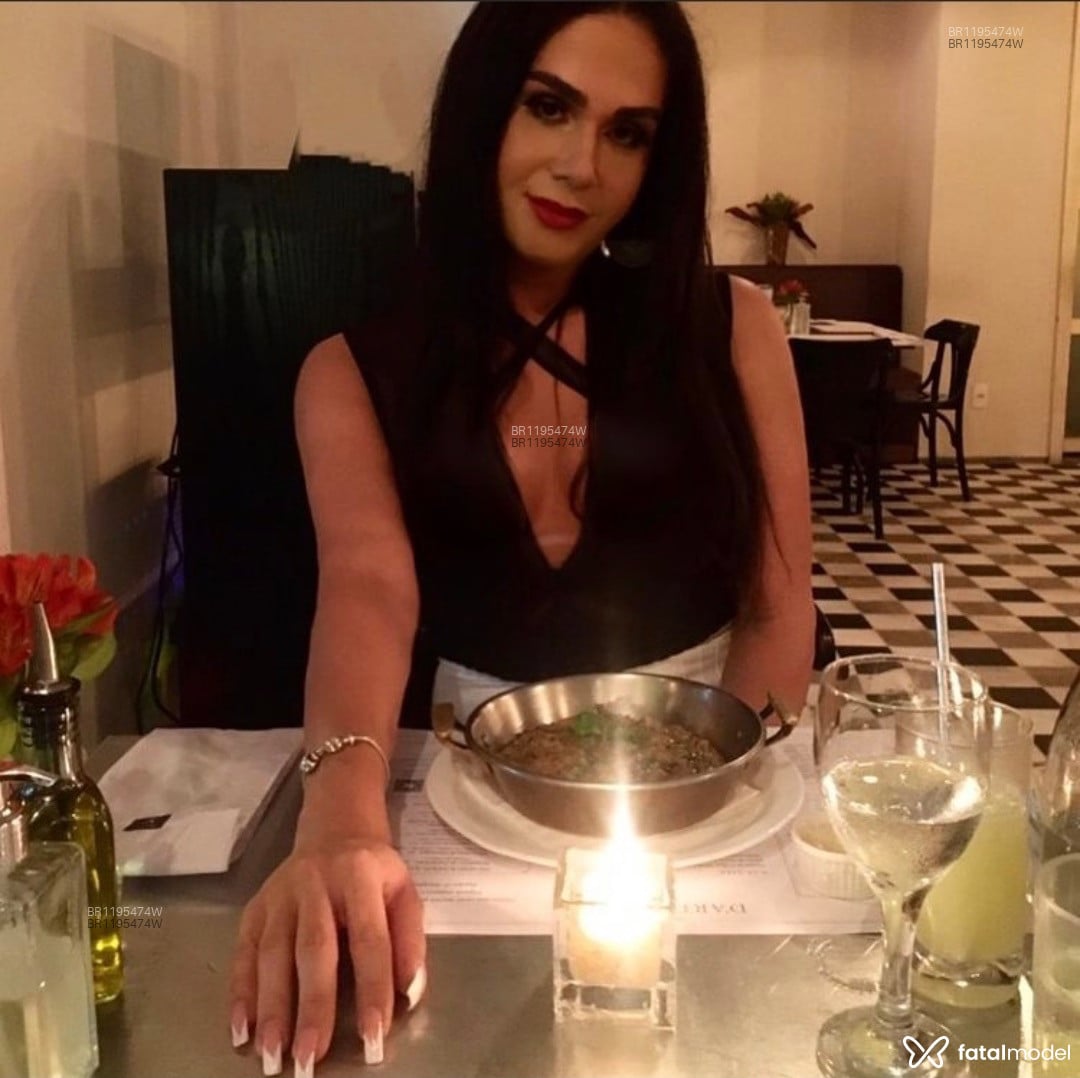 Acompanhante mulher trans com cabelo castanho de olhos mel em Conselheiro Lafaiete Acompanhante mulher trans com cabelo castanho de olhos mel em Conselheiro Lafaiete - Sabrina Delucci