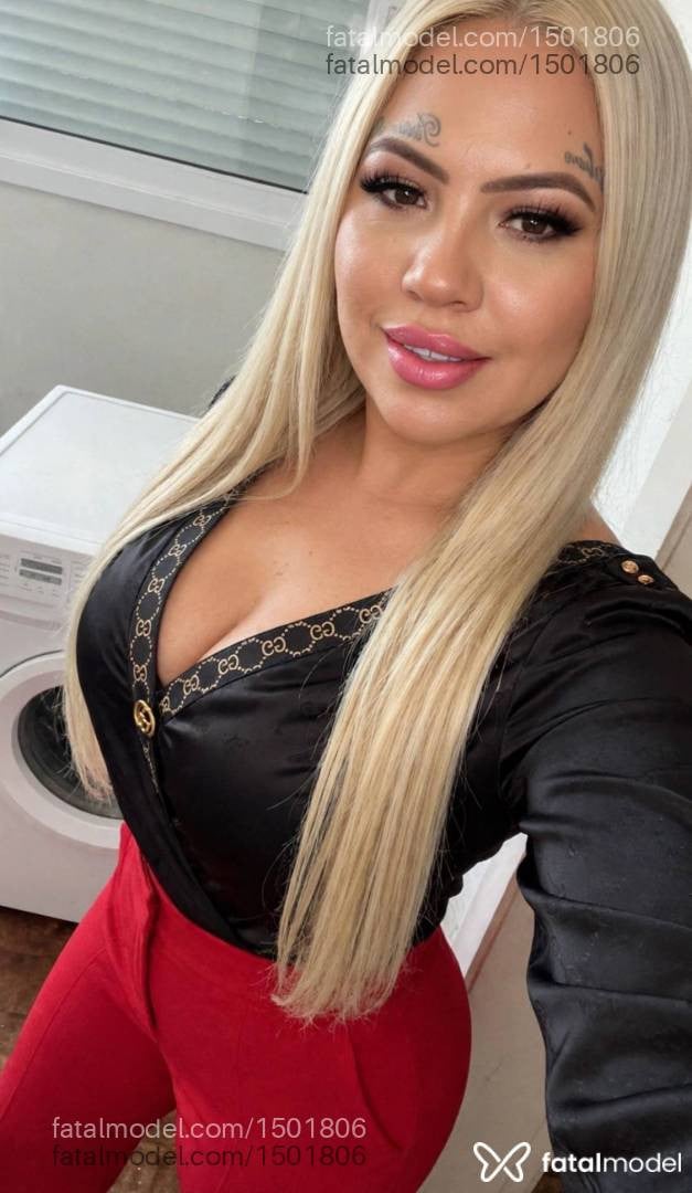 Acompanhante mulher loira (o) de olhos mel - Jadi
