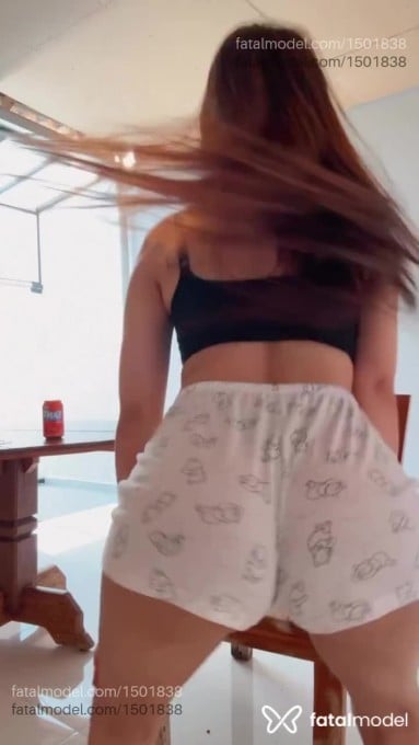 Acompanhante mulher trans com cabelo castanho de olhos castanhos em Balneário Camboriú - Sophya Victoria