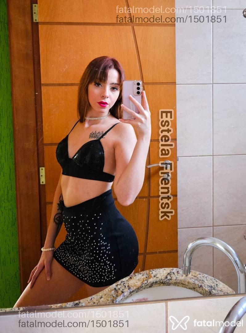 Acompanhante mulher com cabelo colorido de olhos castanhos - Estela Frentsk Acompanhante mulher com cabelo colorido de olhos castanhos - Estela Frentsk