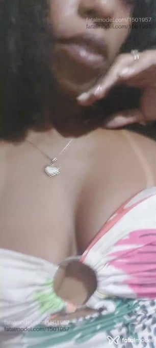 Acompanhante mulher morena (o) de olhos castanhos em Armação dos Búzios - Chocolateluxo