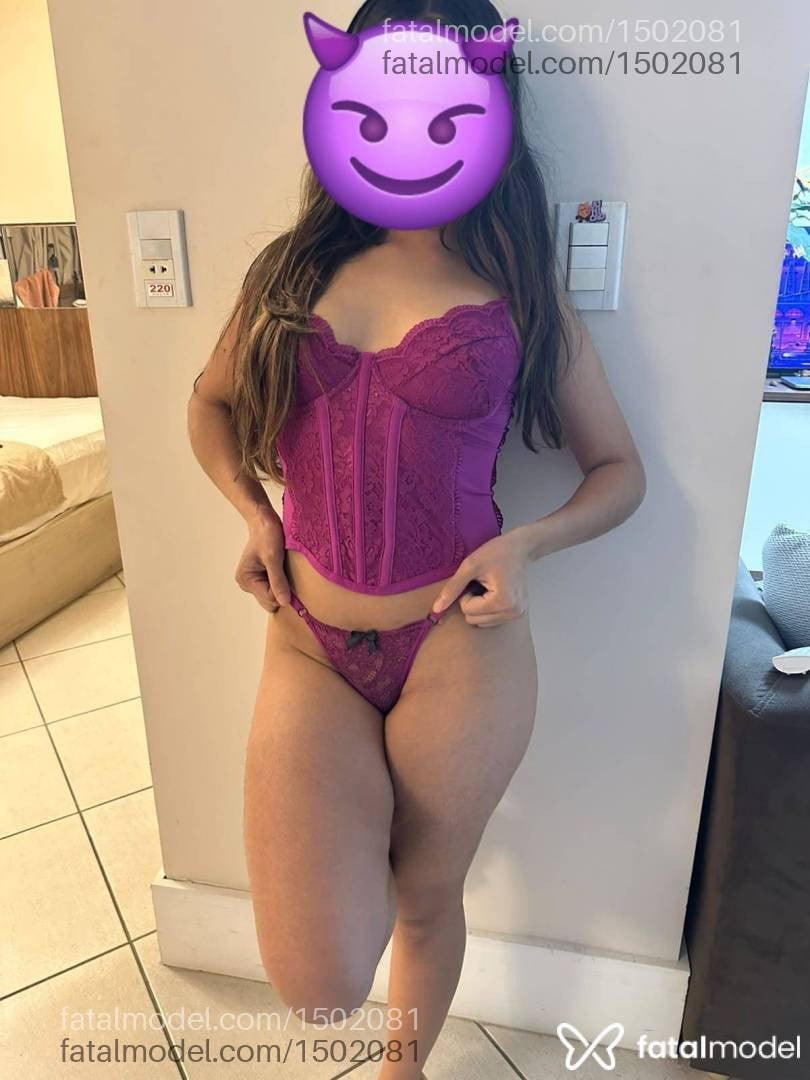 Acompanhante mulher morena (o) de olhos pretos - Anitta