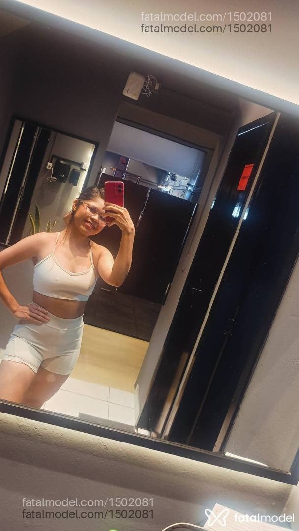 Acompanhante mulher morena (o) de olhos pretos - Anitta
