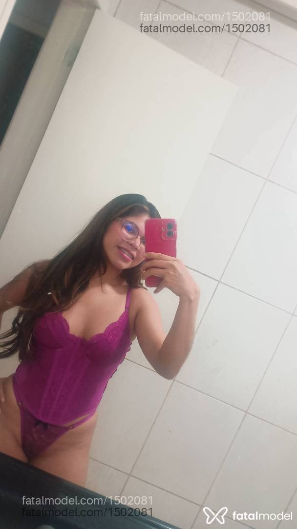 Acompanhante mulher morena (o) de olhos pretos - Anitta