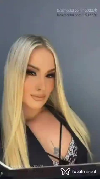 Acompanhante mulher loira (o) de olhos castanhos em Santiago Acompanhante mulher loira (o) de olhos castanhos em Santiago - CAMILA