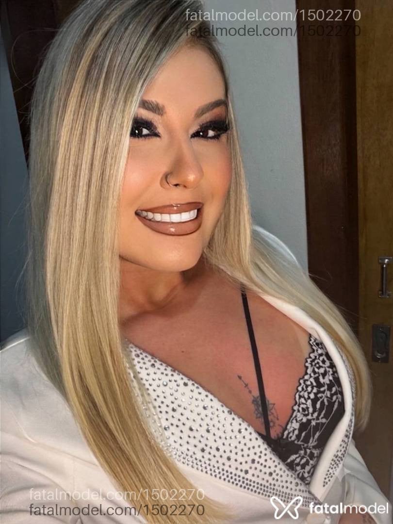 Acompanhante mulher loira (o) de olhos castanhos - CAMILA