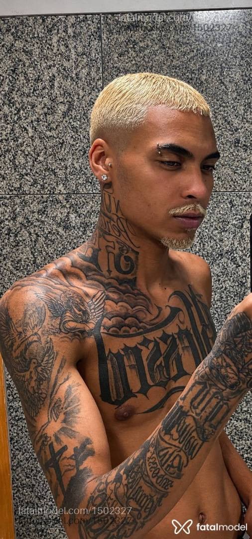 Acompanhante homem loira (o) de olhos castanhos - Henrique