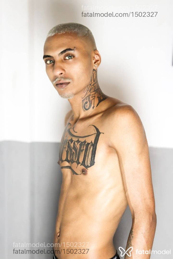 Acompanhante homem loira (o) de olhos castanhos - Henrique