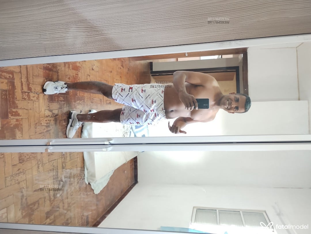 Acompanhante homem morena (o) de olhos castanhos em Limeira - Ricardo
