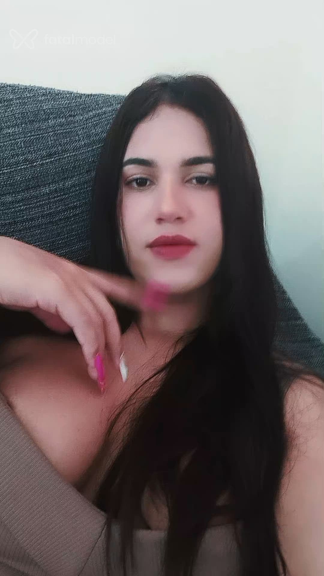 Acompanhante mulher trans com cabelo castanho de olhos castanhos - Mirella