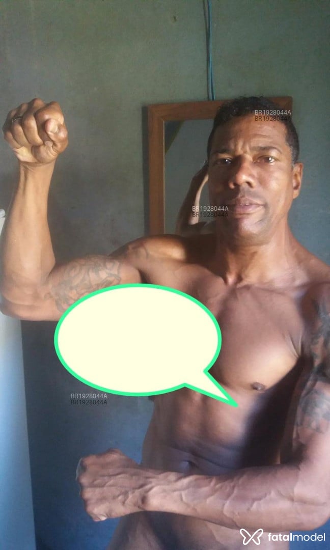 Acompanhante homem morena (o) de olhos castanhos em Juiz de Fora - Loppo