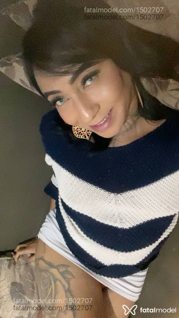 Acompanhante travesti com cabelo castanho de olhos pretos - Ravena Costa