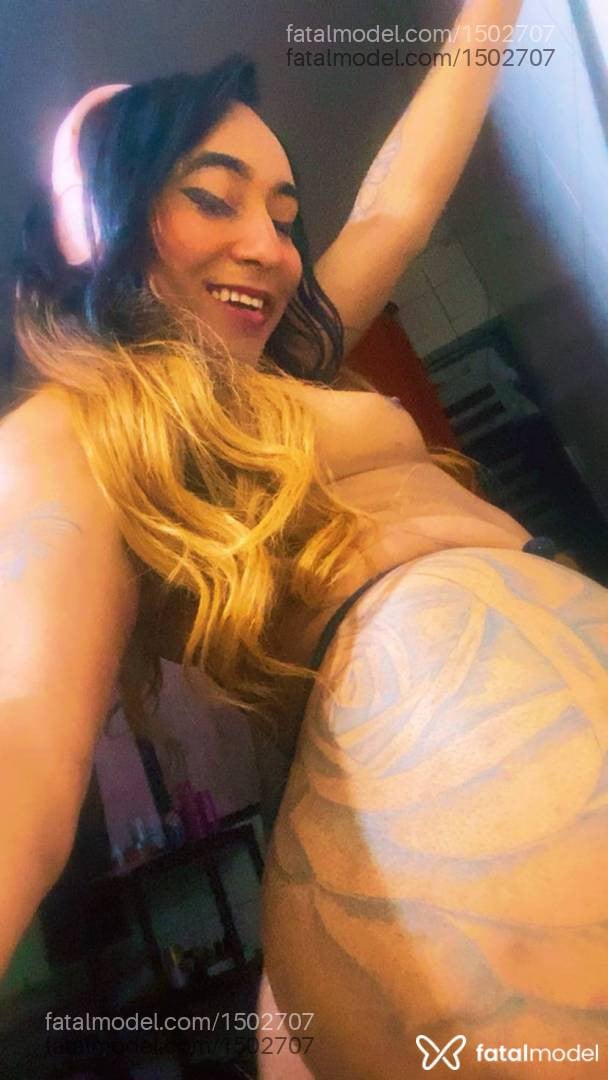 Acompanhante travesti com cabelo castanho de olhos pretos - Mel
