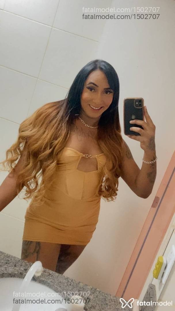 Acompanhante travesti com cabelo castanho de olhos pretos - Mel